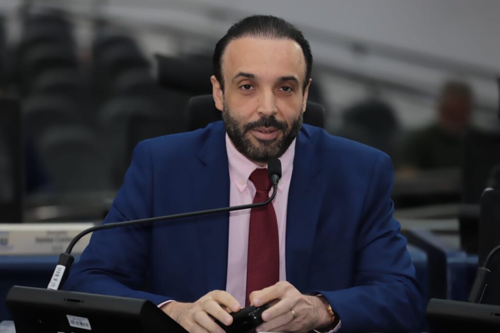 PROFESSOR JUARI COBRA TRANSPARÊNCIA SOBRE DECRETO QUE ALTERA REMUNERAÇÃO DE PROFESSORES CONVOCADOS DA REME